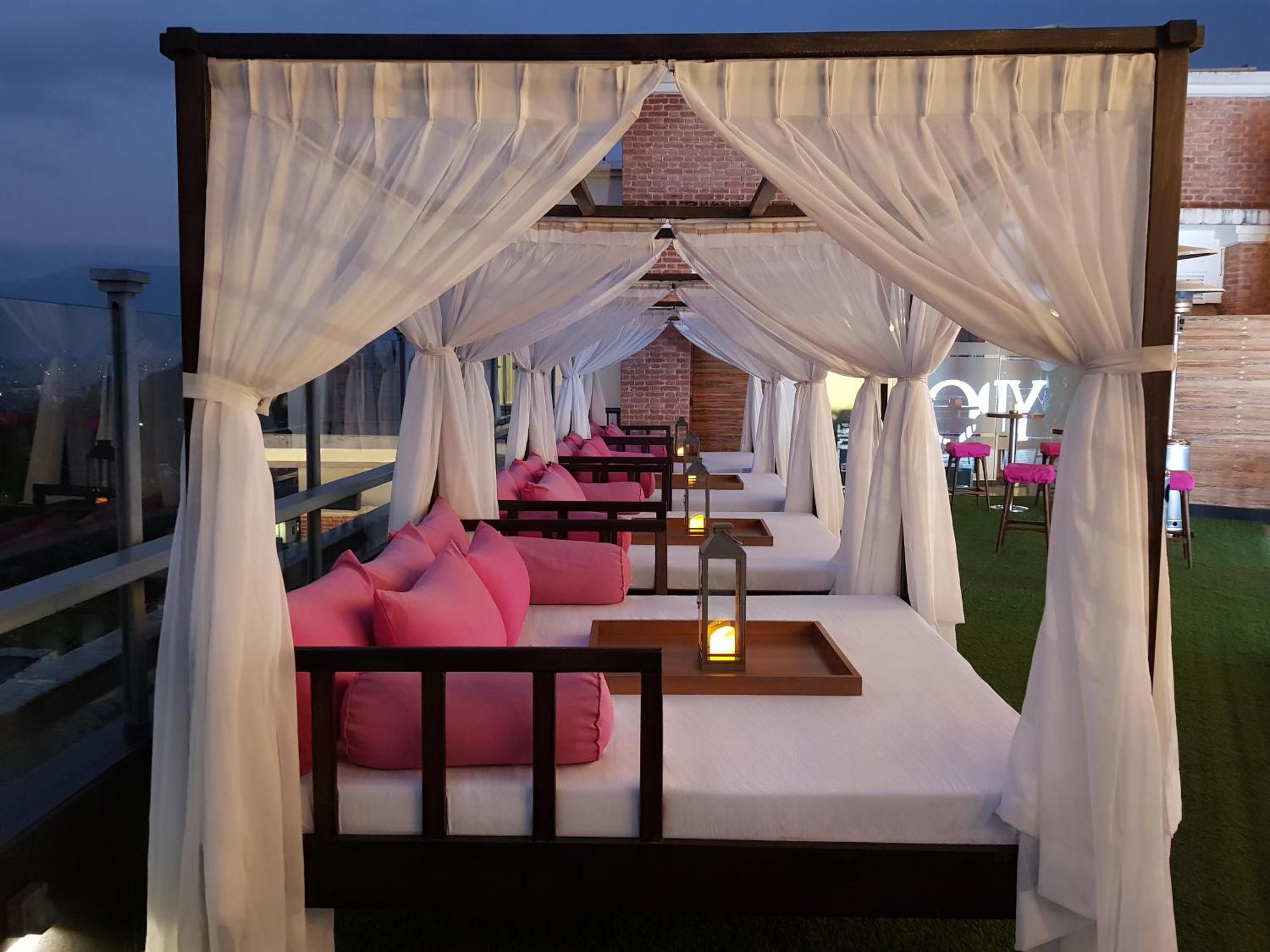 Hotel Ambassador By Ace Hotels Kathmandu Buitenkant foto