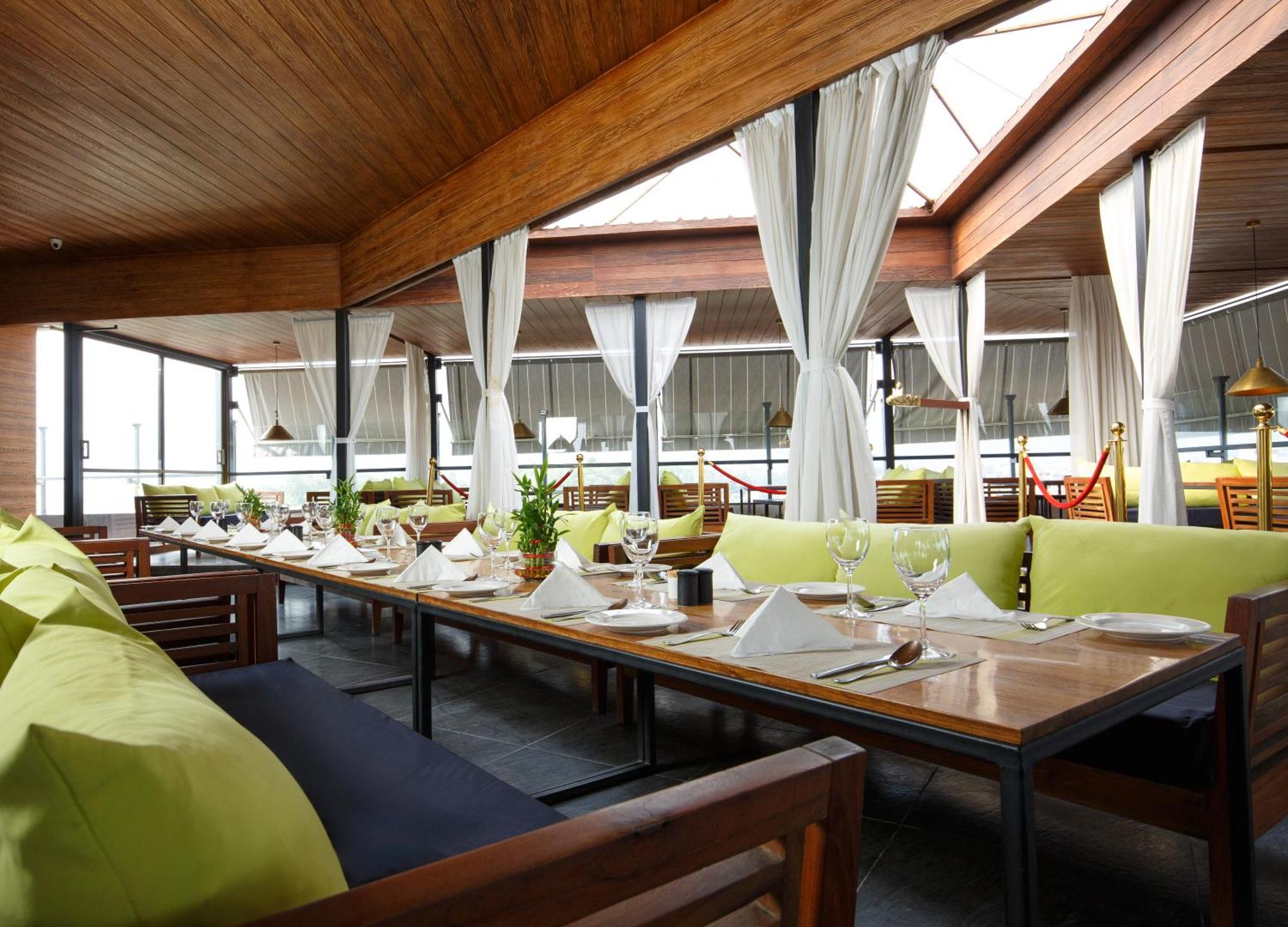 Hotel Ambassador By Ace Hotels Kathmandu Buitenkant foto