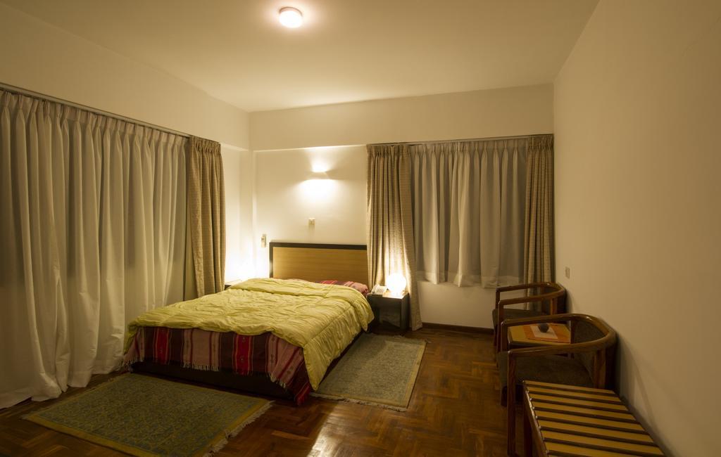 Hotel Ambassador By Ace Hotels Kathmandu Buitenkant foto