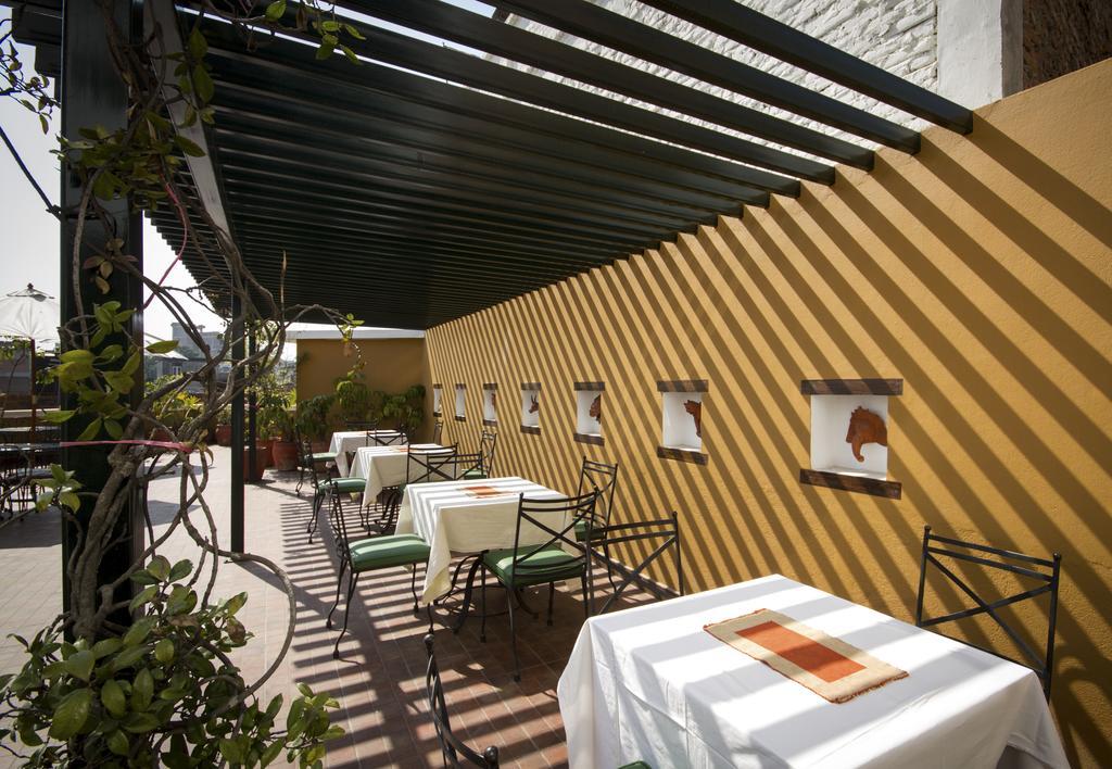 Hotel Ambassador By Ace Hotels Kathmandu Buitenkant foto
